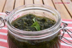 ev_yapimi_feslegen_pesto_sos-1_02c163f72fdee12ed70ad55a52b830d0