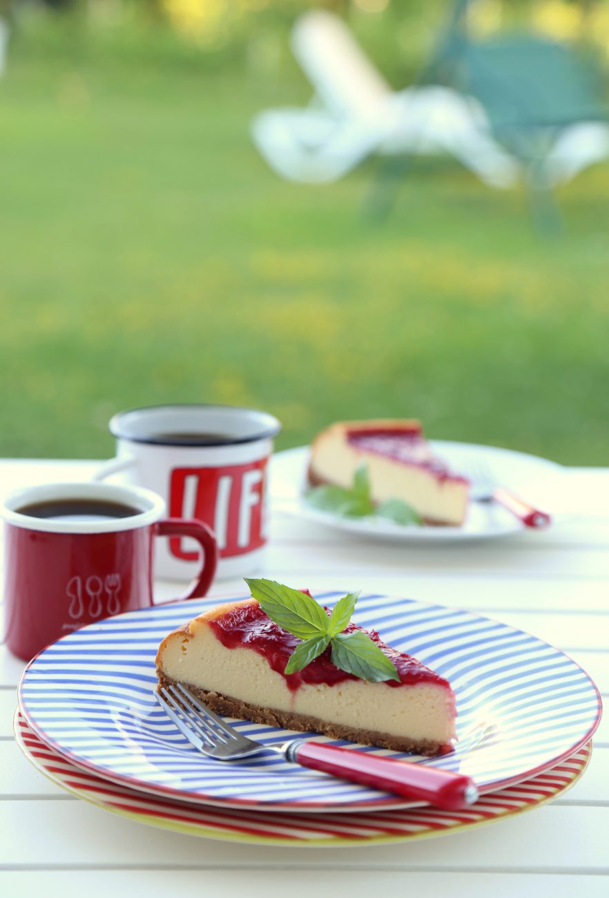Vişneli Cheesecake Tarifi (Video Anlatımlı)