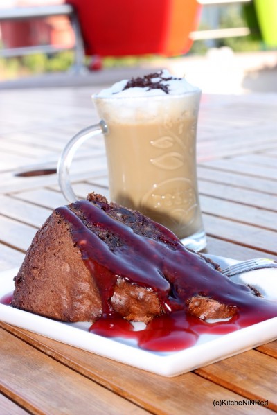 Damla Çikolatalı ve Vişneli Brownie Tarifi