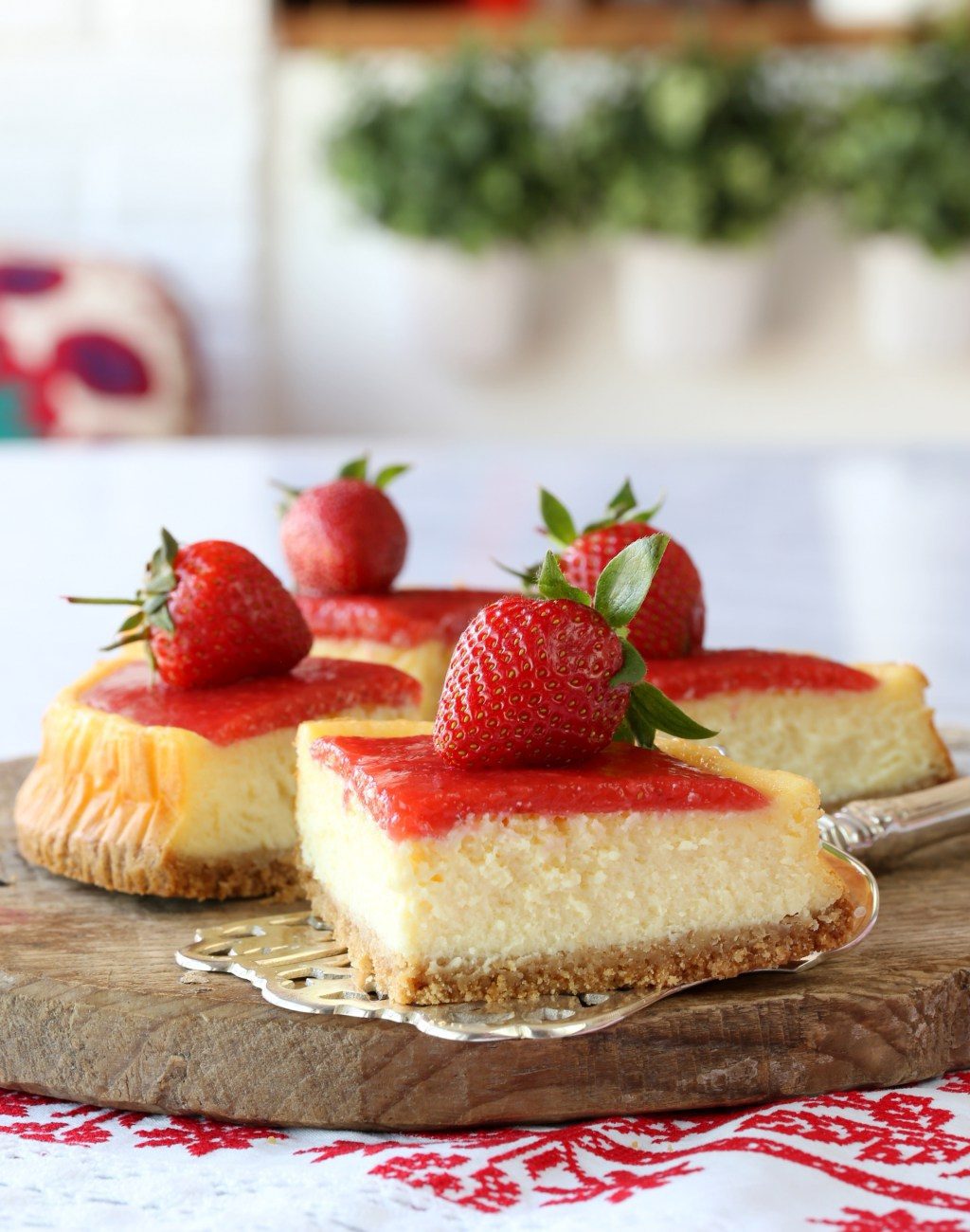 Çilekli Cheesecake (6-8 Kişilik)